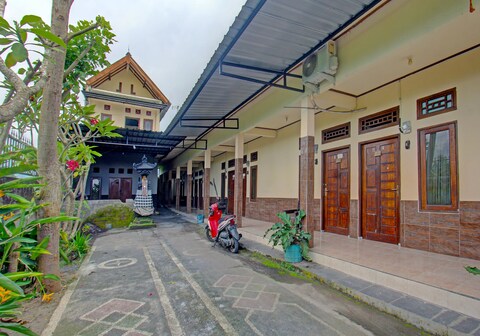 Hotel O Wisma Aluh AmbakNearPantai batu lima Asbullah tmbngn