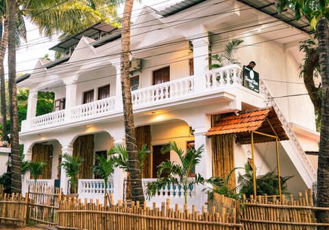 Tranquill Studio Stays With Hottub Arpora