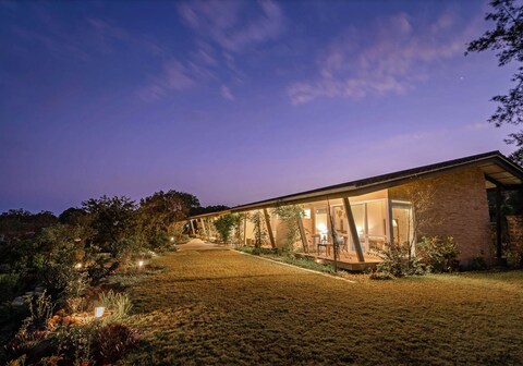 LohonoStays Villa Vinayalam