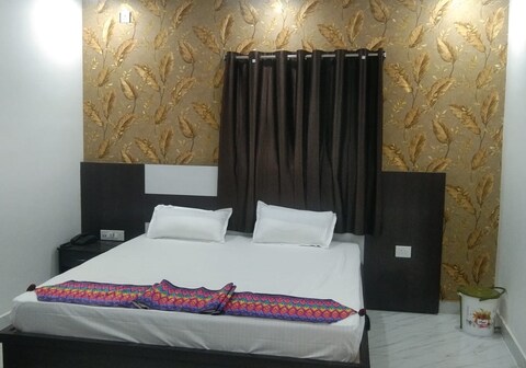 HOTEL ALAKHRAJ PALACE