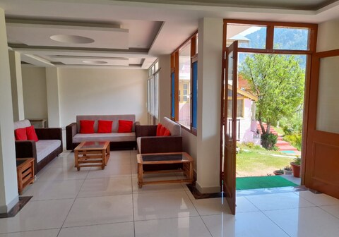 Snow Hill Manali