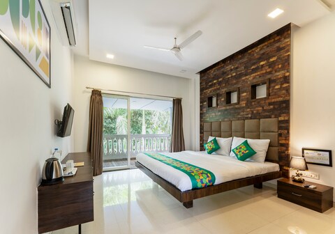 Treebo Blue Roof, Kelwa