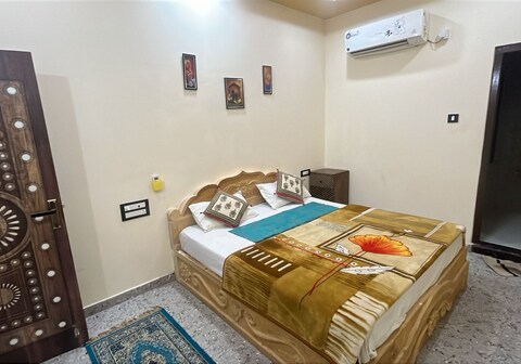 Hotel Pranjal Palace