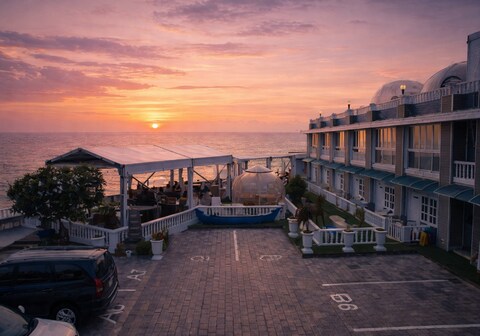 State Beach Resort & Spa