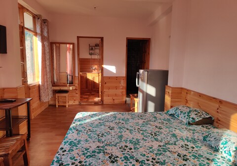 Studio Aprtment fully furnished with free parking