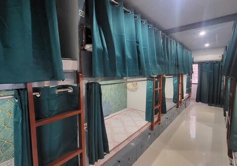 Magadh Capsule Hotel | 500M from Patna Jn & 200M from Gandhi Maidan