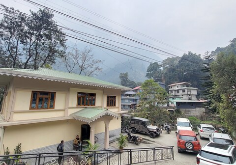 Riders Inn Homestay | Near Water Garden