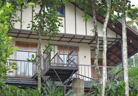 Flores Villa Lake View Rooms by Dya Hospitality