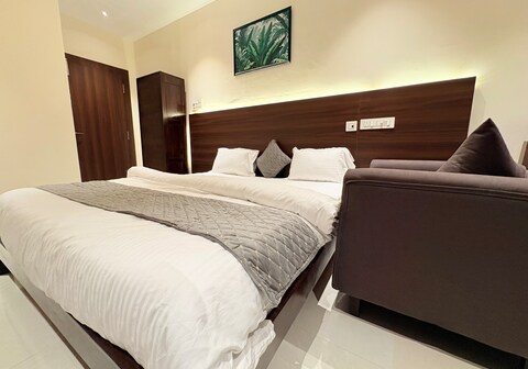 The Classic 12 Hotel