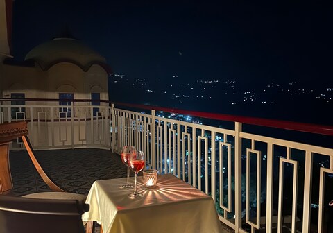 Ferozi House x Padm Lakshmi Palace, Arki.