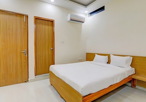 STAYMAKER Rameshwaram Inn Jhusi