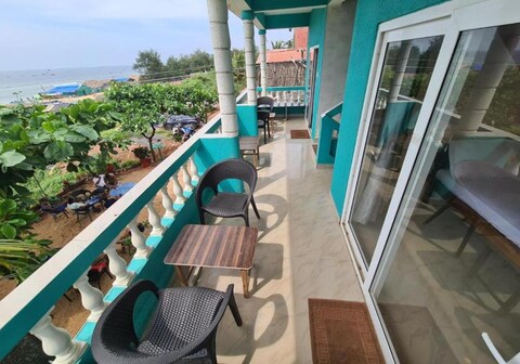 DEE JOY'S BEACH PLACE
