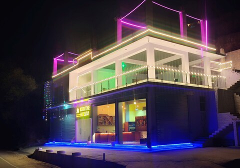 Woodstone Homestay & Pahadi Swad Cafe