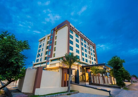 Golden Tulip Jaipur Kukas