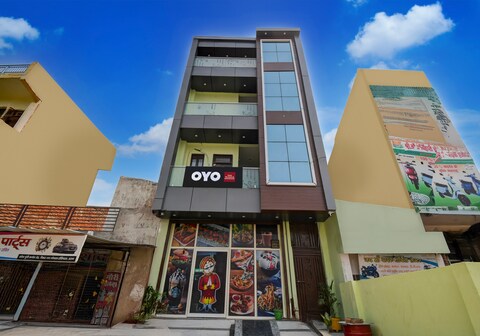 SPOT ON Hotel The Baithak & Restaurant