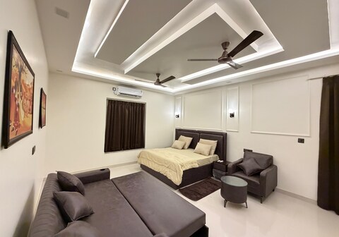 Oasis Villa Private Pool & Lawn Gurugram