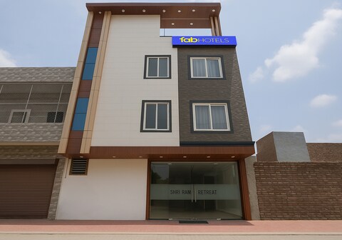 FabHotel Shri Ram Retreat
