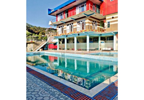 HOTEL WATER LAND