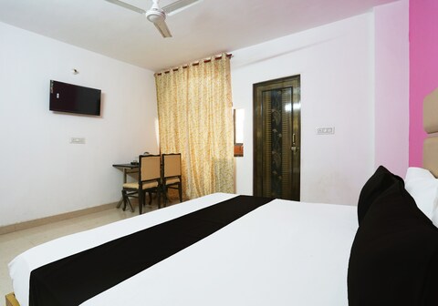 Hotel O Royal Palace