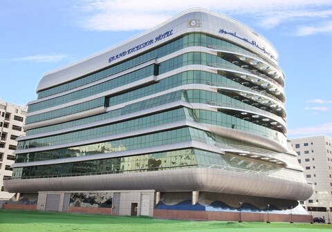 Grand Excelsior Hotel - Near Mall of Emirates