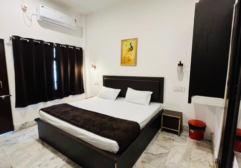 Pushkar Stay Hostel | Rooms & Dorms