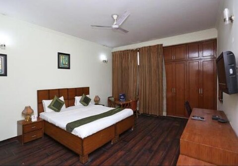 Hotel Ashvins Palace