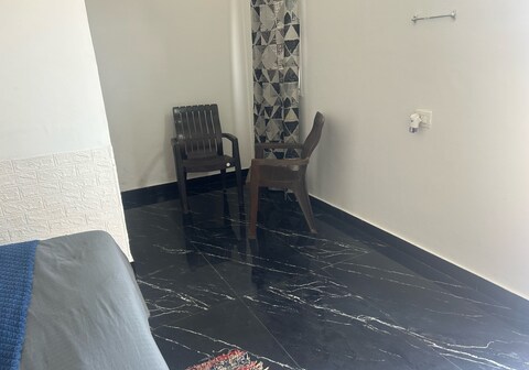 Hotel O J s r Palace Gardens