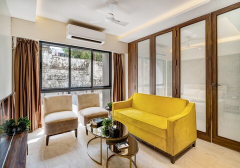 Capri Modern Studio in Secure BKC Complex w Wi Fi