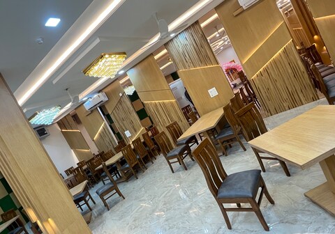 Hotel Shri Radha Orchid, Barsana