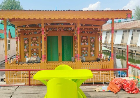 Buckingham Group of House Boats | HOT AND COLD AC