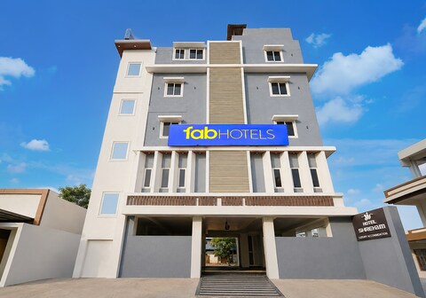 FabHotel Sushmitha Inn