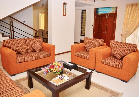 Deluxe 4BR Penthouse By Unique Towers