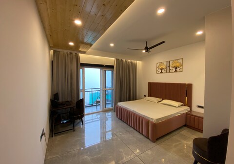 IOI Stays Mountain Getaway, 3BHK Shimla