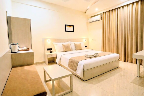 Citrine Hotel - 10 minutes from Railway Station