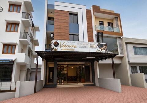 FabHotel Shree, Scheme No 114