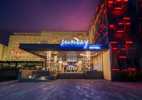 Sunday Hotel Arshika Sunset Road