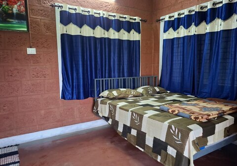 Santhoshinte Farm House