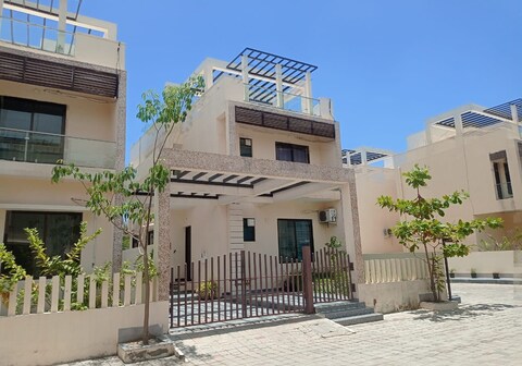 Silver Sand Resort with Swimming Pool