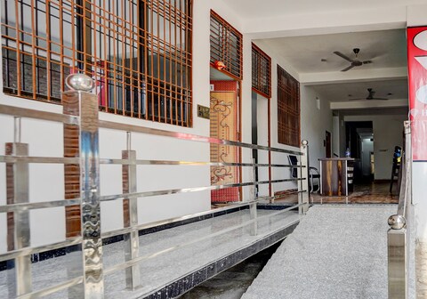 SPOT ON Hotel Vistara In Machhalishahar Road