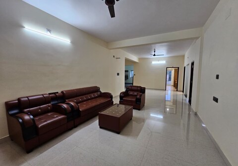 Royal Living | Entire 4BHK Apartment | 1KM From SUM Hospital