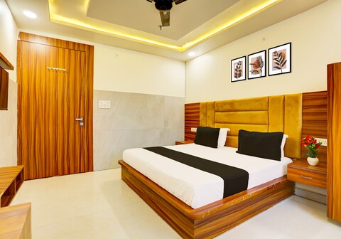 Hotel O Dev paradise