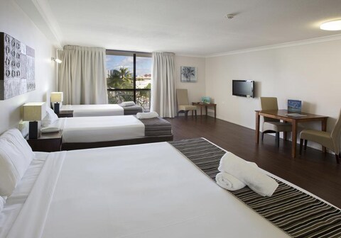 Cairns Plaza Hotel
