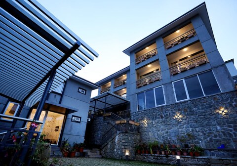 Cherry Blossom Homestay | Rooms & Restaurant