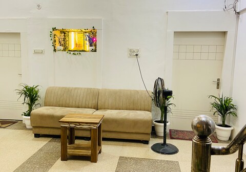 Raahi | Entire 2 BHK Near Kashi Vishwanath