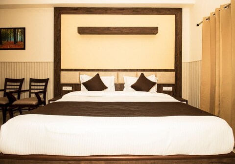 Hotel Amritsar Regency with Free Parking