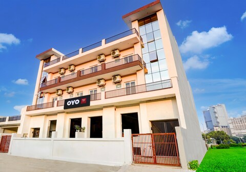 Hotel O RIDHI HOTEL LUXURIOUS