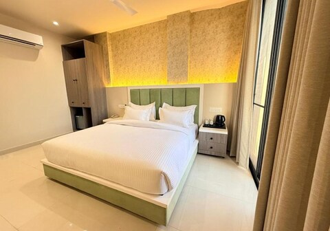 Novosol Lux- A Premium Hotel Near Airport