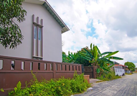 Hotel O Putri Guest House Syariah Near SPBU Rimbo Panjang