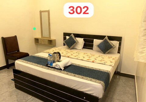 Hotel Saksham Palace