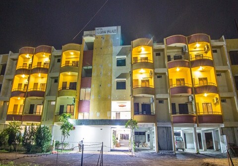 Hotel Yogi Raj Palace